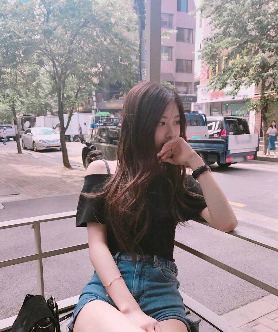 octjei's tweet photo. why my baby is so cute???? me pergunto como é possível alguém ser tão linda assim!! (jei novamente abençoando a noite de vocês) 💘 https://t.co/fRSQJ1i2eE