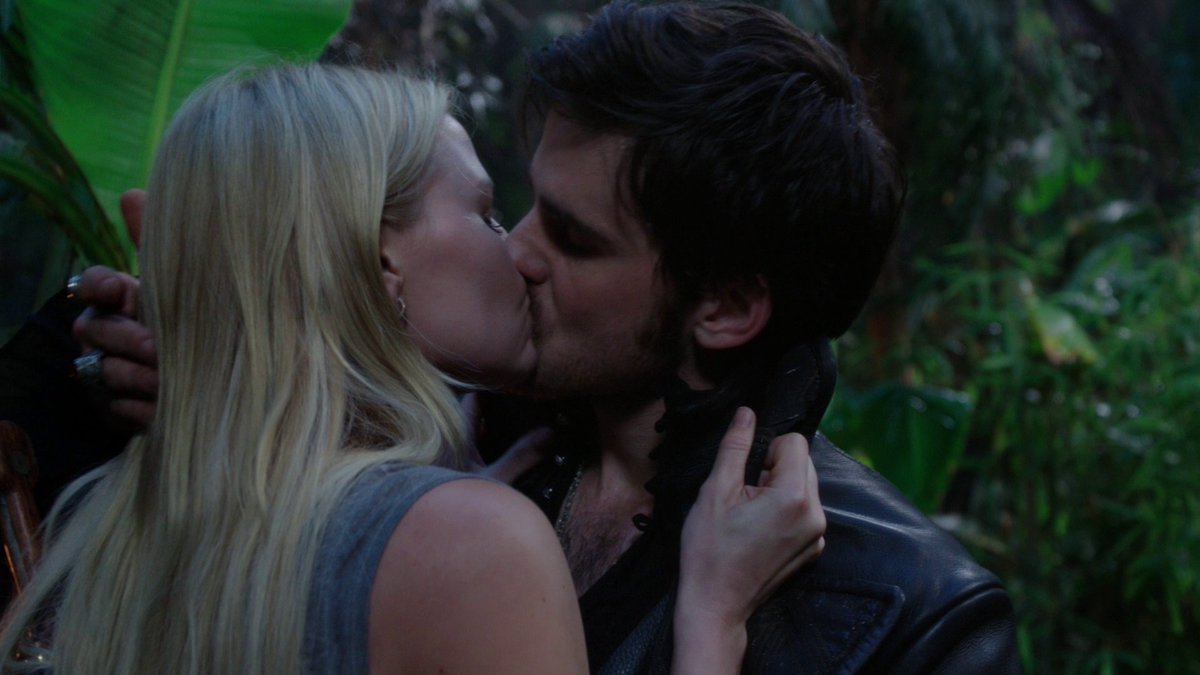 OuatWikiFR's tweet photo. Il y a quatre ans, Emma et Killian échangeaient leur premier baiser ! #OUAT
https://t.co/KLdApjyO9J https://t.co/G5HbZfF6ve