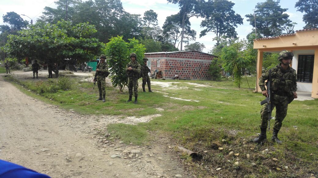 NCprensa's tweet photo. #PorLaPazMeSuboAlParo || #Atención || Incertidumbre en Tibú. Ejército intimada a campesinos en asentamientos https://t.co/hTLBYgZ7qV