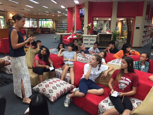 jennhopp4's tweet photo. Book talks in the MS Library - What will you read next, G8? @MSNagaNaga #jisms @JISMSLibrary https://t.co/IrbUmGRwHI