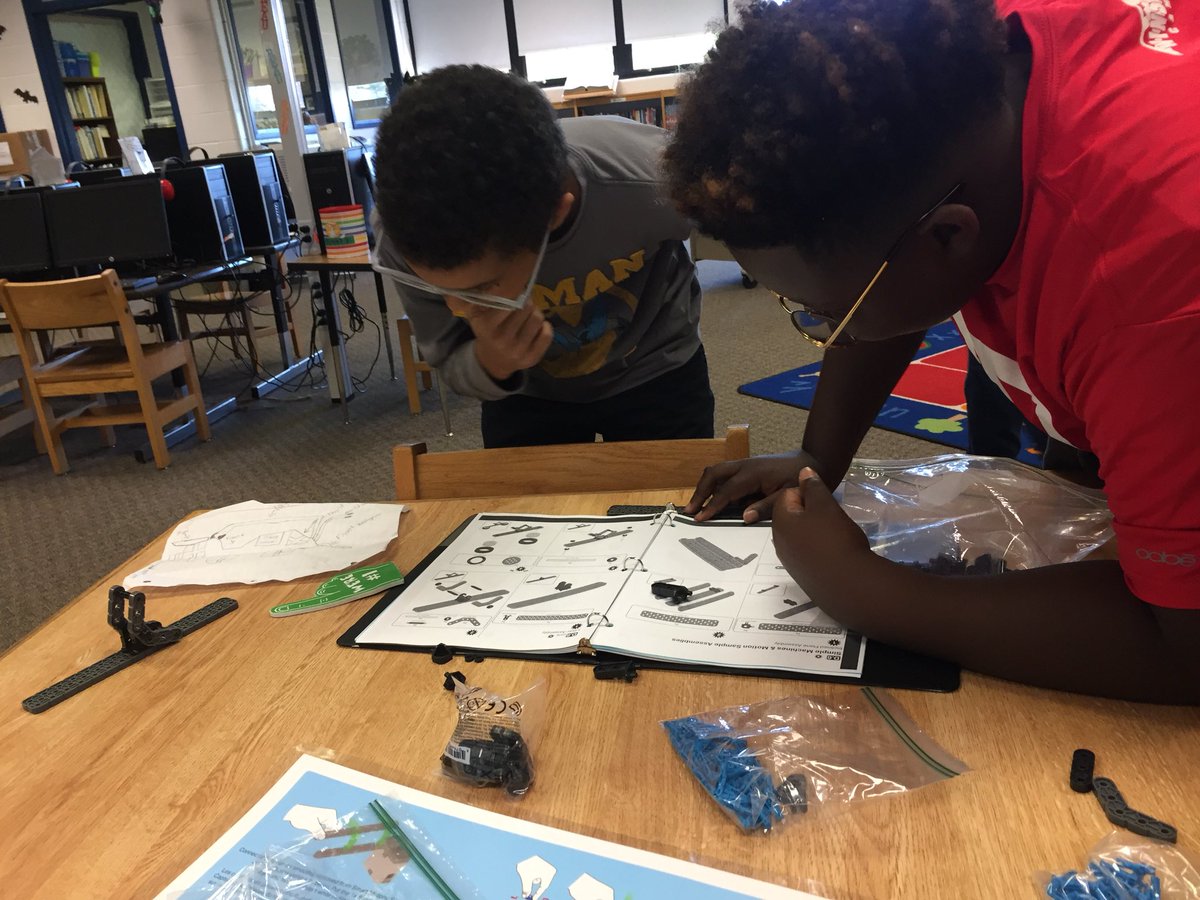 LibraryDunn's tweet photo. Robotics club well underway @ZacharyTaylorEl #jcpsky #robotics #jcpsrobotics https://t.co/ZNeCUUDTei