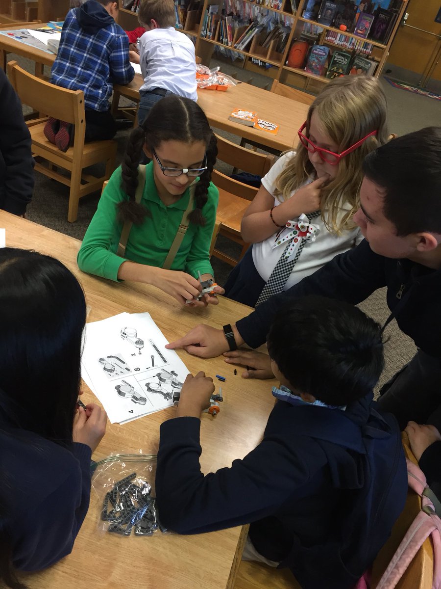 LibraryDunn's tweet photo. Robotics club well underway @ZacharyTaylorEl #jcpsky #robotics #jcpsrobotics https://t.co/ZNeCUUDTei