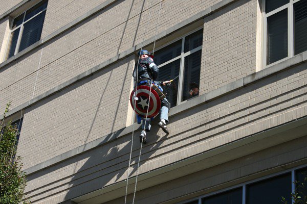 ksdknews's tweet photo. Captain America swings by Cardinal Glennon https://t.co/kED6g54dPg https://t.co/0ZYmO2tM43