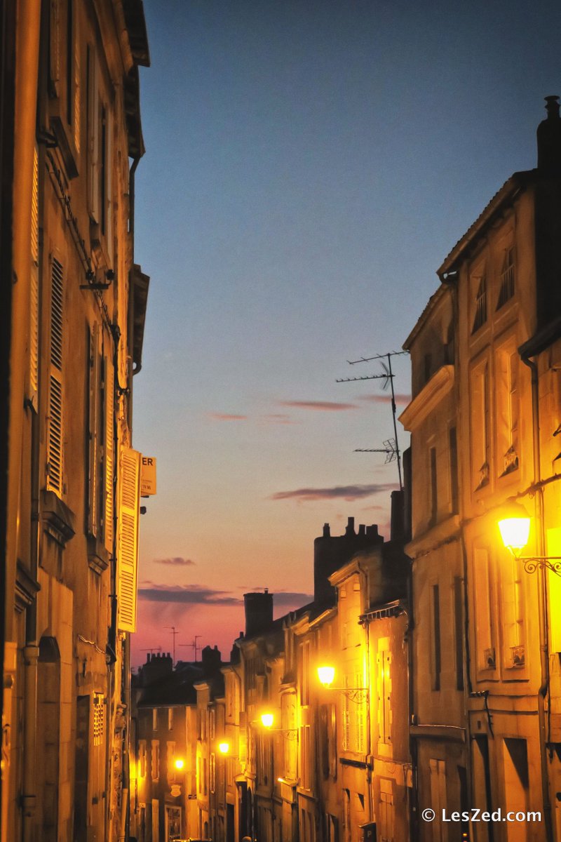 les_zed's tweet photo. #POITIERS by night 🌛 Aussi sympa de nuit que de jour 😎 #vienne86 https://t.co/OSBq9WLRNF