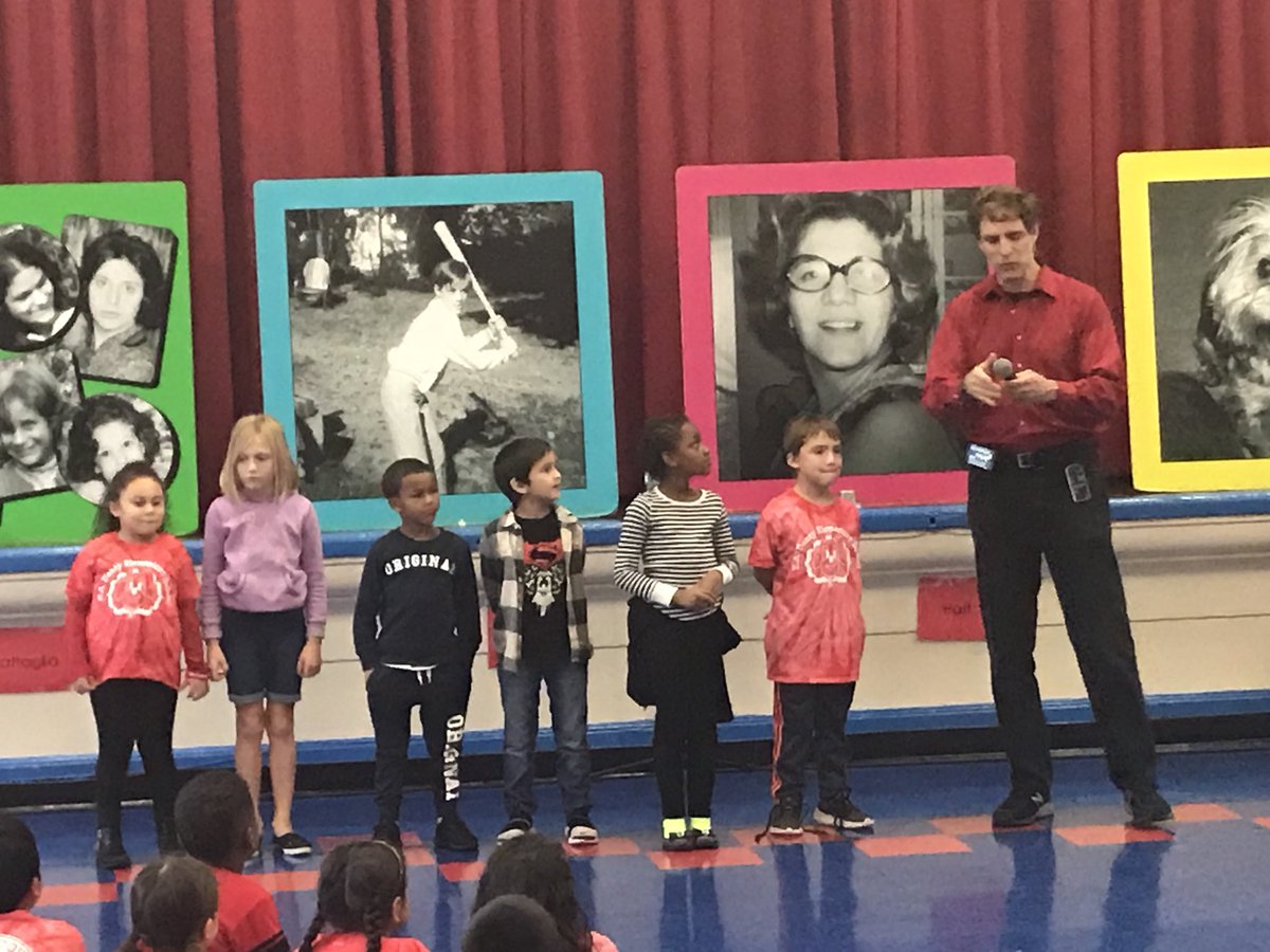 melaniearfman's tweet photo. Making good choices assembly at Deasy School with Lou Del Bianco. Thank you Deasy PTA #redribbonweek2017 #DeasySchool https://t.co/YuiJt1XawB