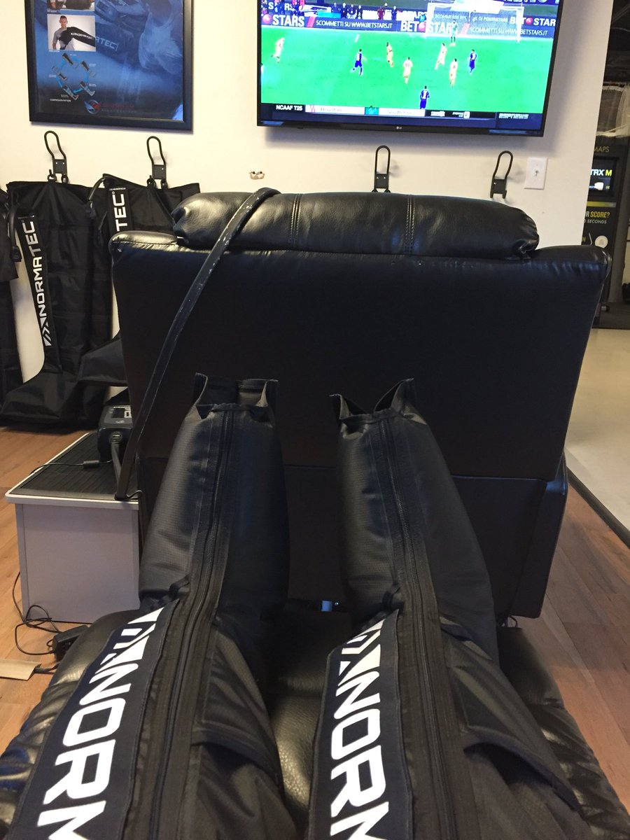 DMD_Kelly's tweet photo. Recovery is so important! Just did some infrared treatment, cyro, and now compression therapy! Thanks @PhoenixReGen 🙌🏼 #recovery https://t.co/5ksJdHZk0L