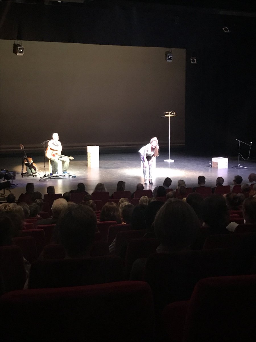 Dat was nuttig én leuk: Ontruimingsoefening met 400 gasten in ons theater tijdens speciale cabaretvoorstelling ‘sirene’.