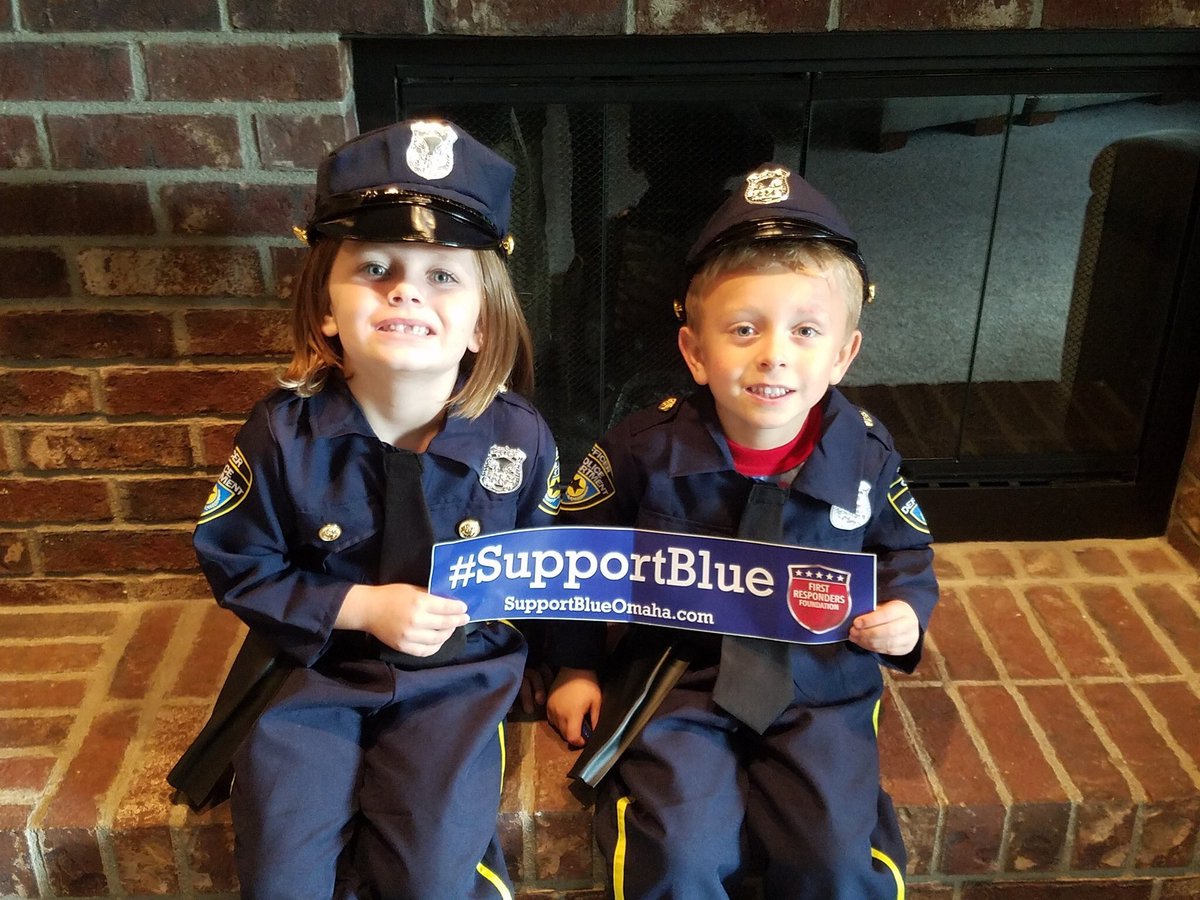OmahaPolice's tweet photo. Officer Sautter and Tye recruited some adorable help today! Looks like they are ready to go! We love your costumes! #FutureOPD https://t.co/9K9G541csh