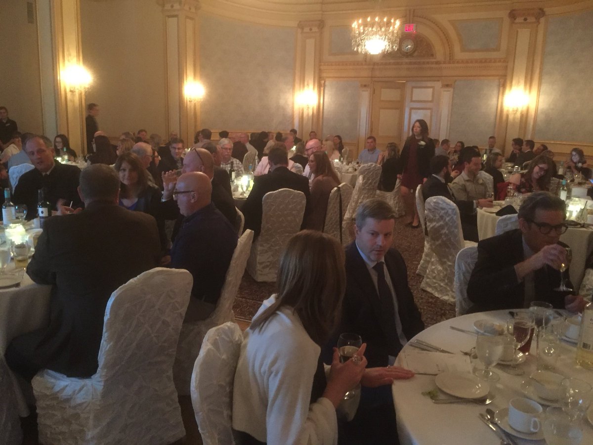 InsuranceInsPEI's tweet image. Dinner is served! @InsuranceInsCA #IICGrad2017