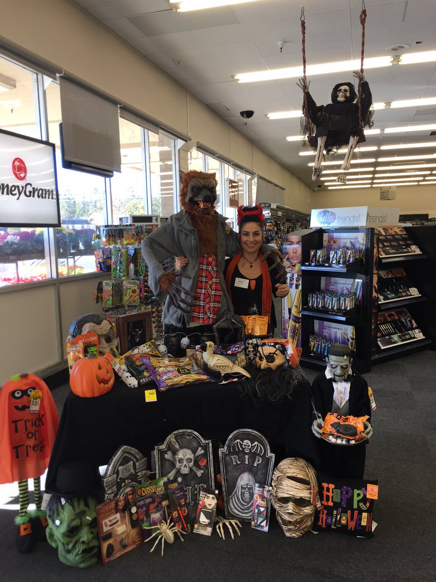 ATLNik1's tweet photo. Getting in to the Halloween spirit in Grass Valley, CA. @trtran7403 @MAMoore1211 https://t.co/OeC53zbKFK