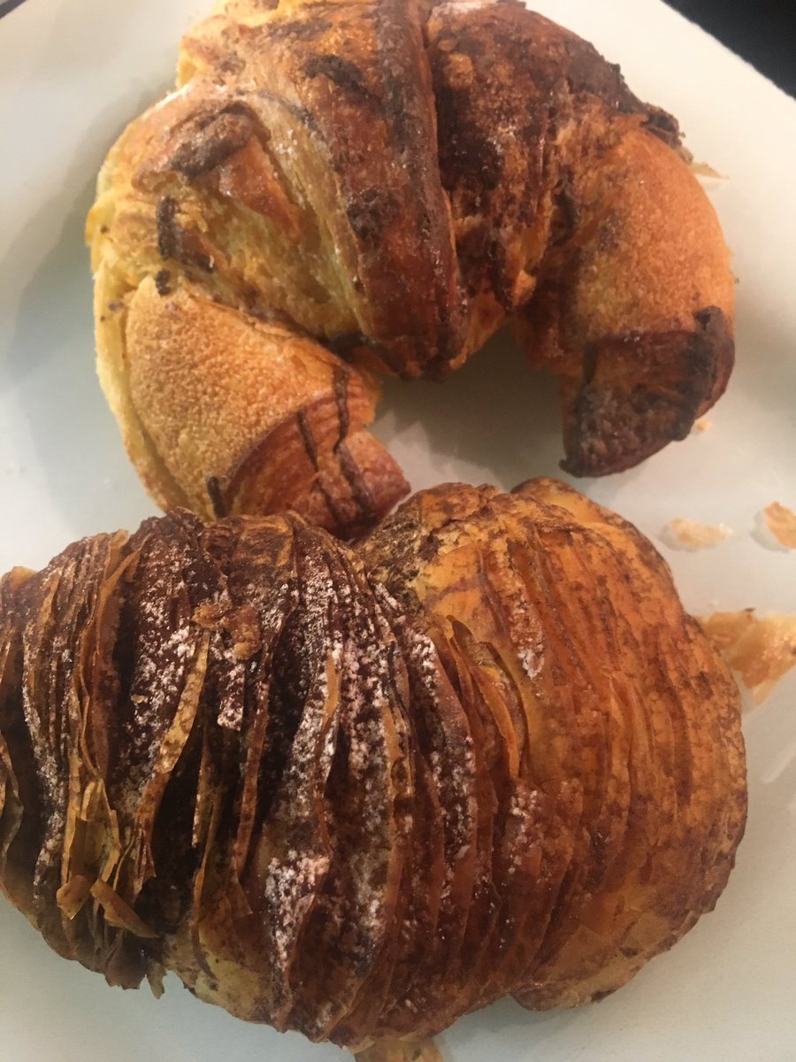 This lobster tail filled with Nutella from <a href="/SanRemoBakeryTO/">SanRemo Bakery</a> is redic! 🤤😍❤️ (I heated it up in the oven so it was extra gooey and delish)