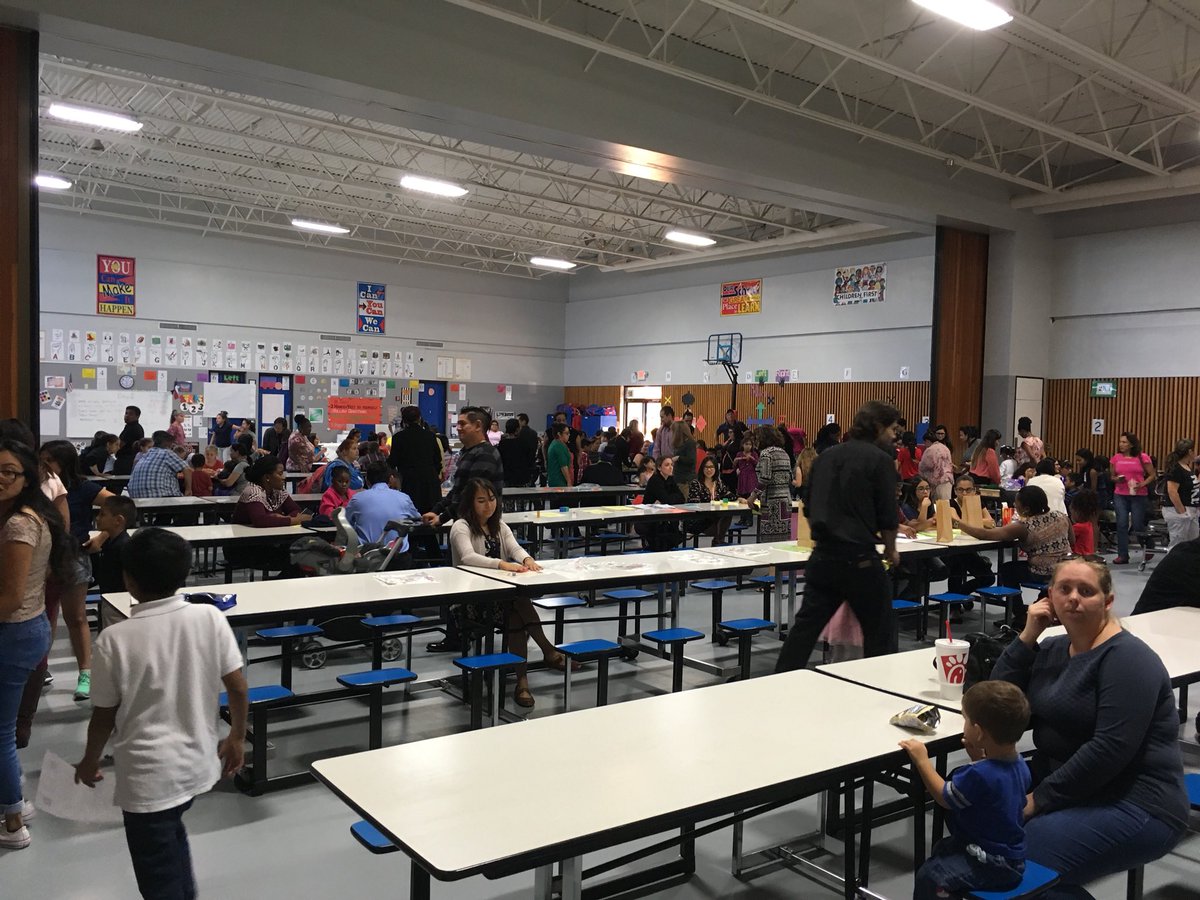 MsMendoza6's tweet photo. @LiestmanES @AliefScience @AliefTech STEM NIGHT #parentenvolvement #studentsuccess #liestmanstrong https://t.co/KO3tdid2NH