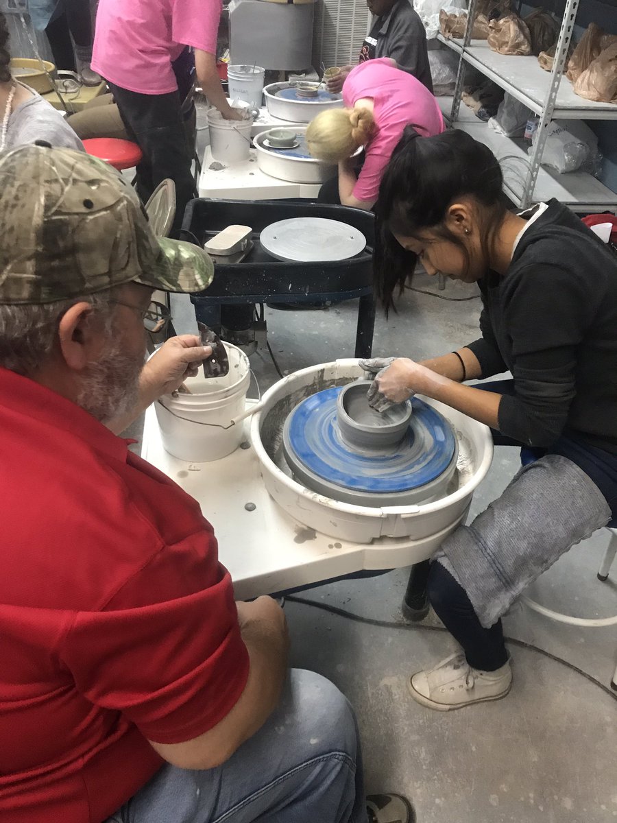 Bon_Rodgers's tweet image. Shout out to @MCPSBuses Mr. Ken. Not only is he a great driver, he's an awesome pottery coach. @witherowart @clayladycampus #fieldtrip