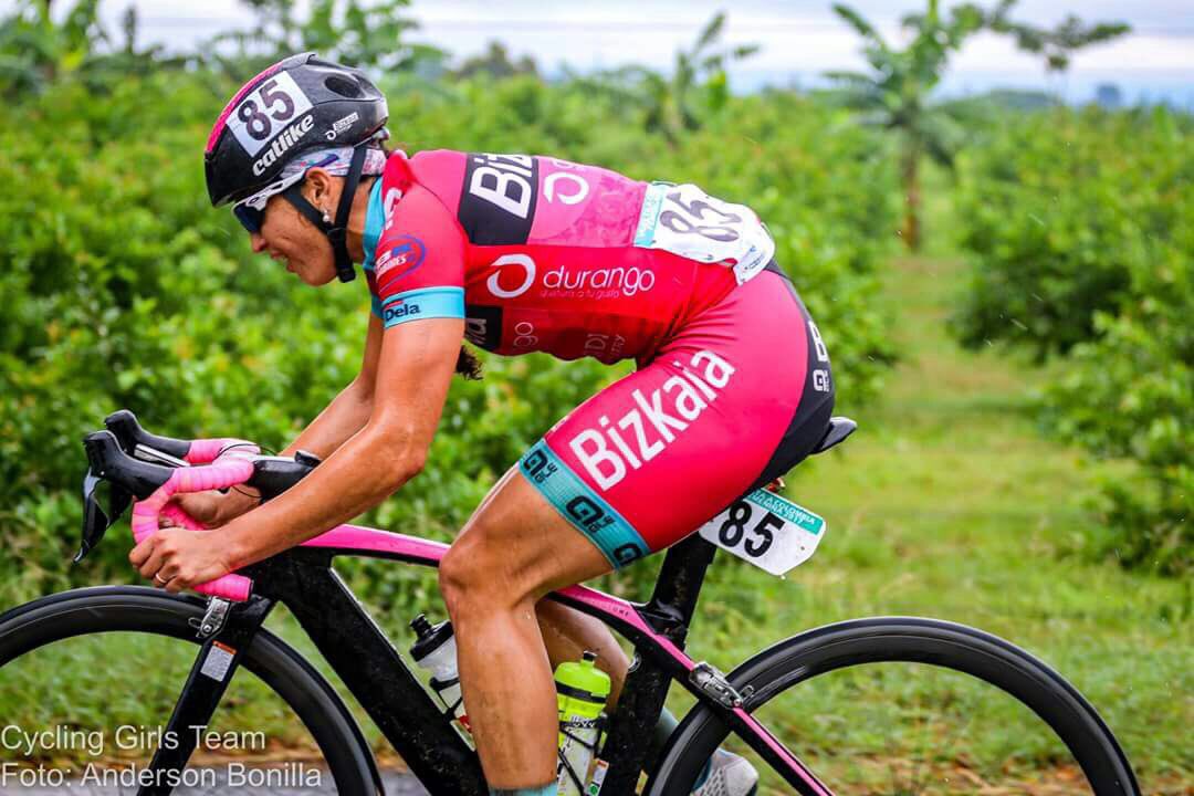PaolaMunozGr's tweet photo. Gran etapa la de hoy! 132km en @VueltaFemenina 🇨🇴 buen trabajo equipo @cycling_girls y #HYF mañana continúa 💪🏼 fotos de @ciclismoenlinea 💅🏼 https://t.co/2U2goD1PS3