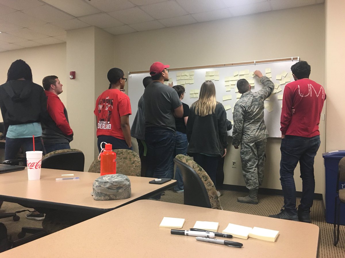 kyliemjacobsen's tweet image. #ux students applying the #affinitymapping method in class @TTUEnglish #usability #research