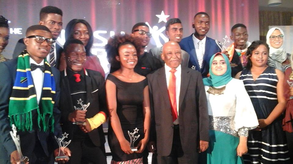 Mr. Igantius AHUMUZA WINNER OF ANZISHA PRIZE IN THE AGRICULTURE SECTOR with H.E Fetus Mogae Former President of the Republic of Botswana