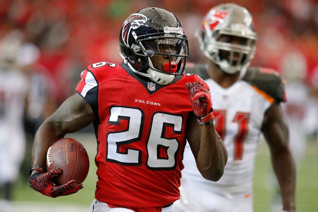 USFC_Bills's tweet photo. At the conclusion of the game, Bulls have announced they have acquired Falcons RB Telvin Coleman! https://t.co/Yl1E0f9qQ9