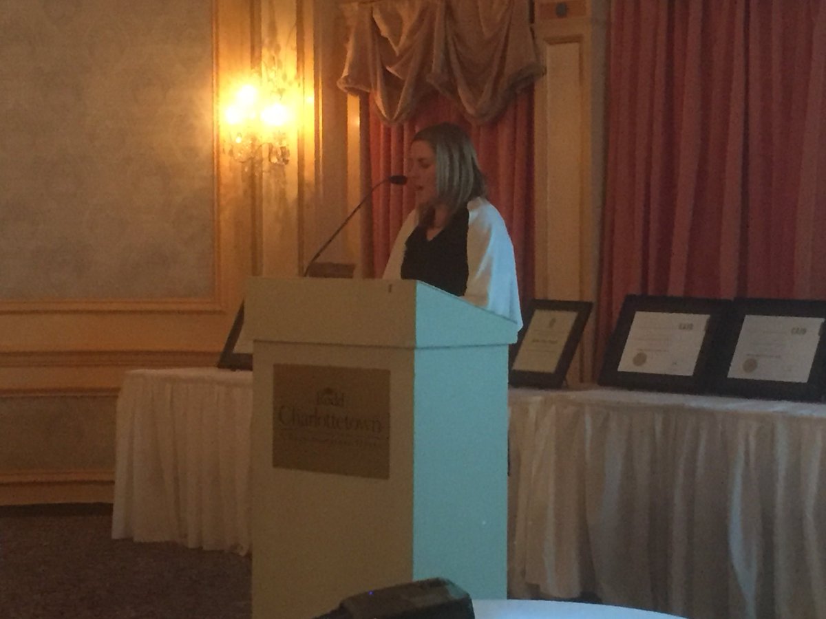 InsuranceInsPEI's tweet image. IIPEI VP Jennifer Pilkington introducing guest speaker Lynn Oldfield, Chair of Board of Governors of @InsuranceInsCA #IICGrad2017