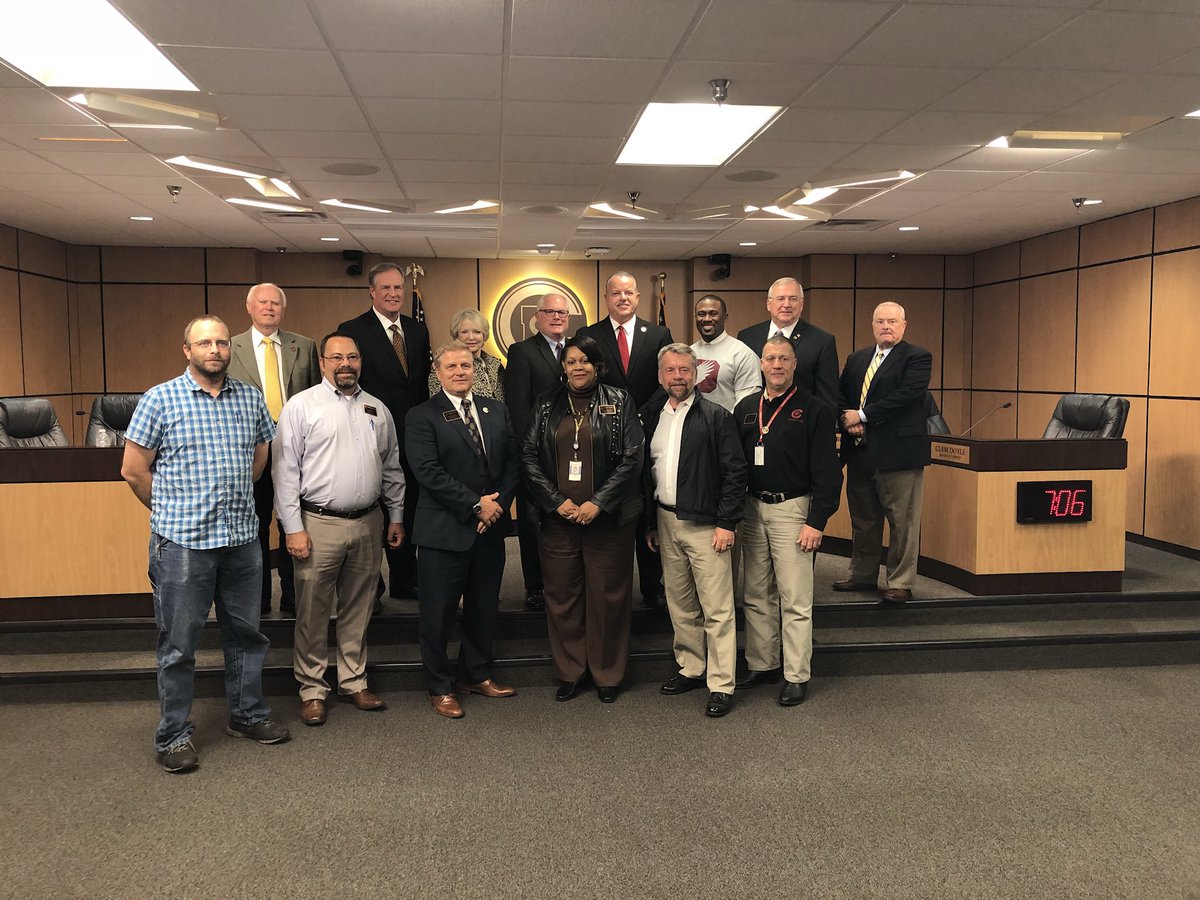 CobbSchools's tweet image. Board of Education &amp;amp; Superintendent Chris Ragsdale honor the Transportation Department for #BusSafetyWeek #StopOnRed
