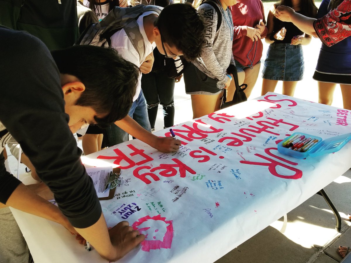 ThatLadyLuna's tweet photo. Red Ribbon Week done right #MHS  #irun4good https://t.co/e14MIDhDxn