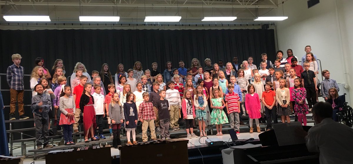 KatieHeagen's tweet photo. KME 3rd grade music program. #kingsstrong #allaboutweather #coldoutsidewarminhere #kingsmillselementary https://t.co/nZVm7yxpfv