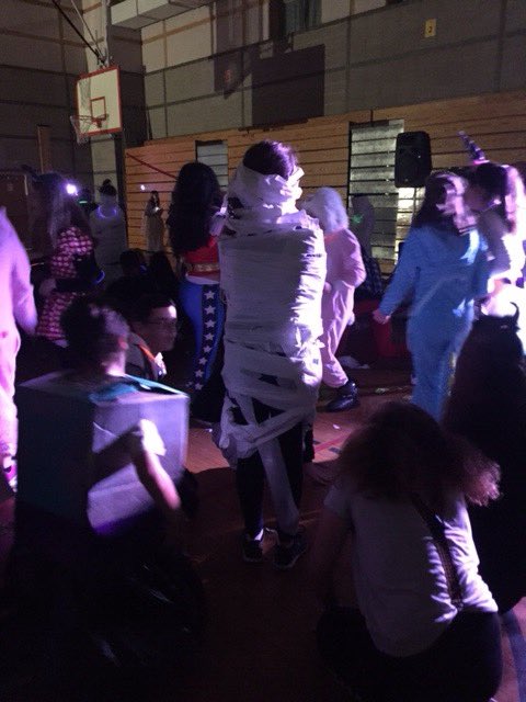 StacyMiddle66's tweet photo. Fright Night Fun #PeerFun #STACYpRIDE=Achievement https://t.co/Vx4O1wpBff