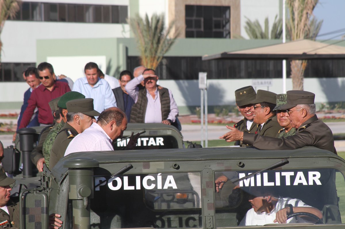 victorzamorardz's tweet photo. Recorrido en instalaciones del #MegaCuartel Militar de #SanPedro con @S_Cienfuegos_Z @rubenmoreiravdz. Pronto la inauguración #coahuilaenpaz https://t.co/zGJb2OxY5u