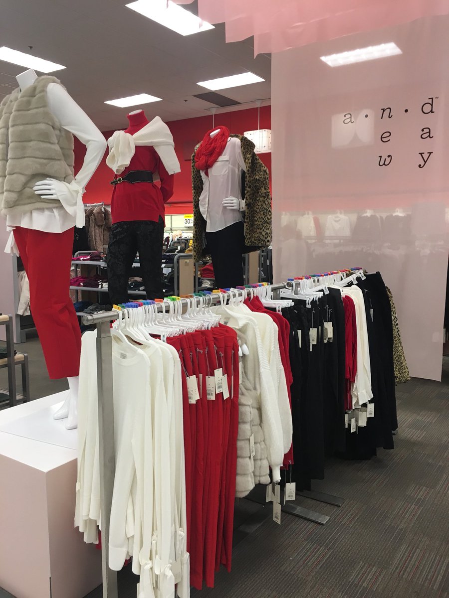 Megan_VML_T0069's tweet photo. This cold weather has us seeing red #T0069 #targetred https://t.co/JumG99DQHa