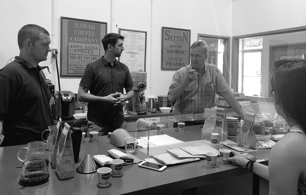 BellyDancerMUSE's tweet photo. I’m so fortunate to work with passionate coffee lovers! #Kealohilani #JohnKuper #RyanManthey #SamShank #HCC #Aficinados #MrLion #Cupping https://t.co/w9y1y2qAdG