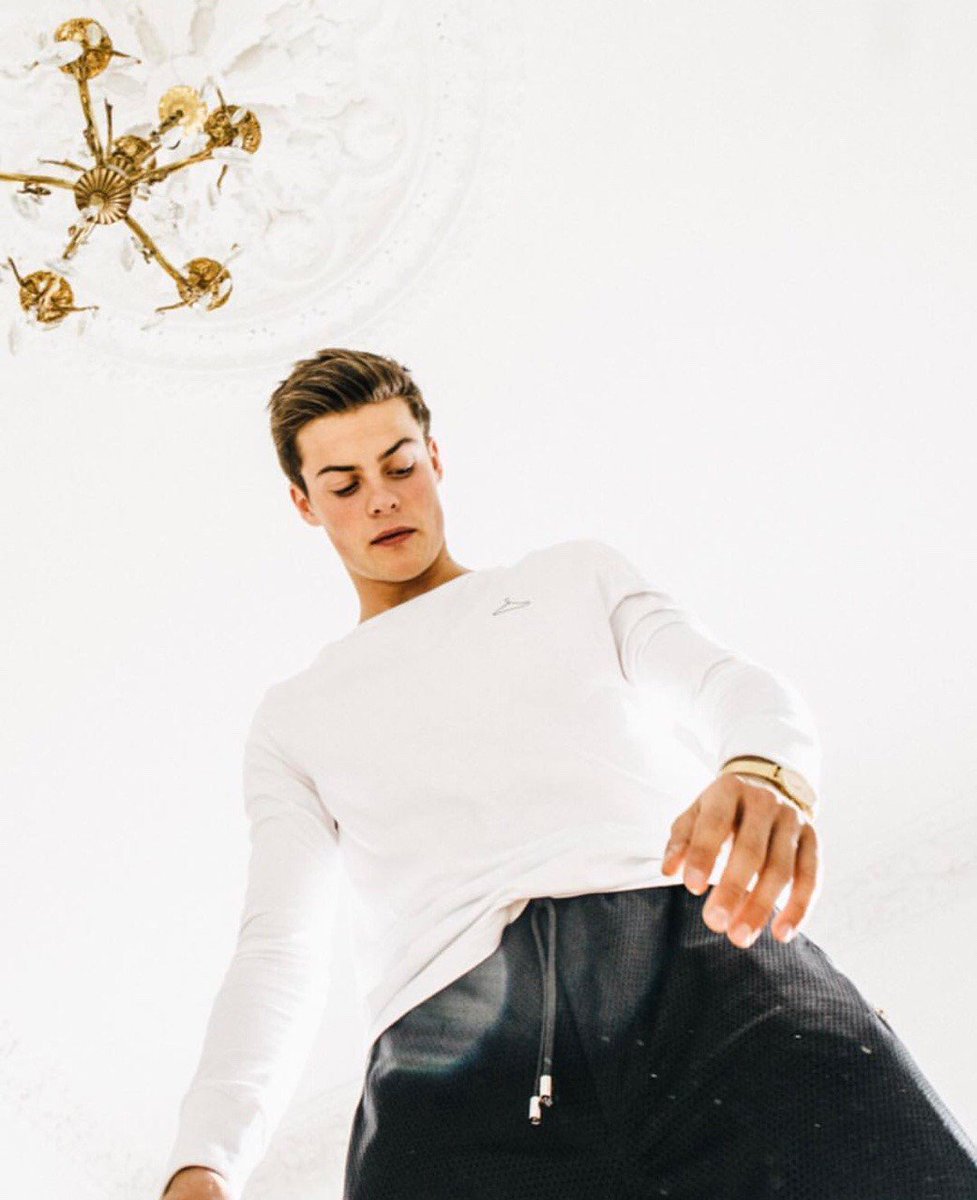 PAPlCHVLO's tweet photo. Yeah I'll be good in bed.

              But I'll be bad to you. https://t.co/nLJ240zdQ7