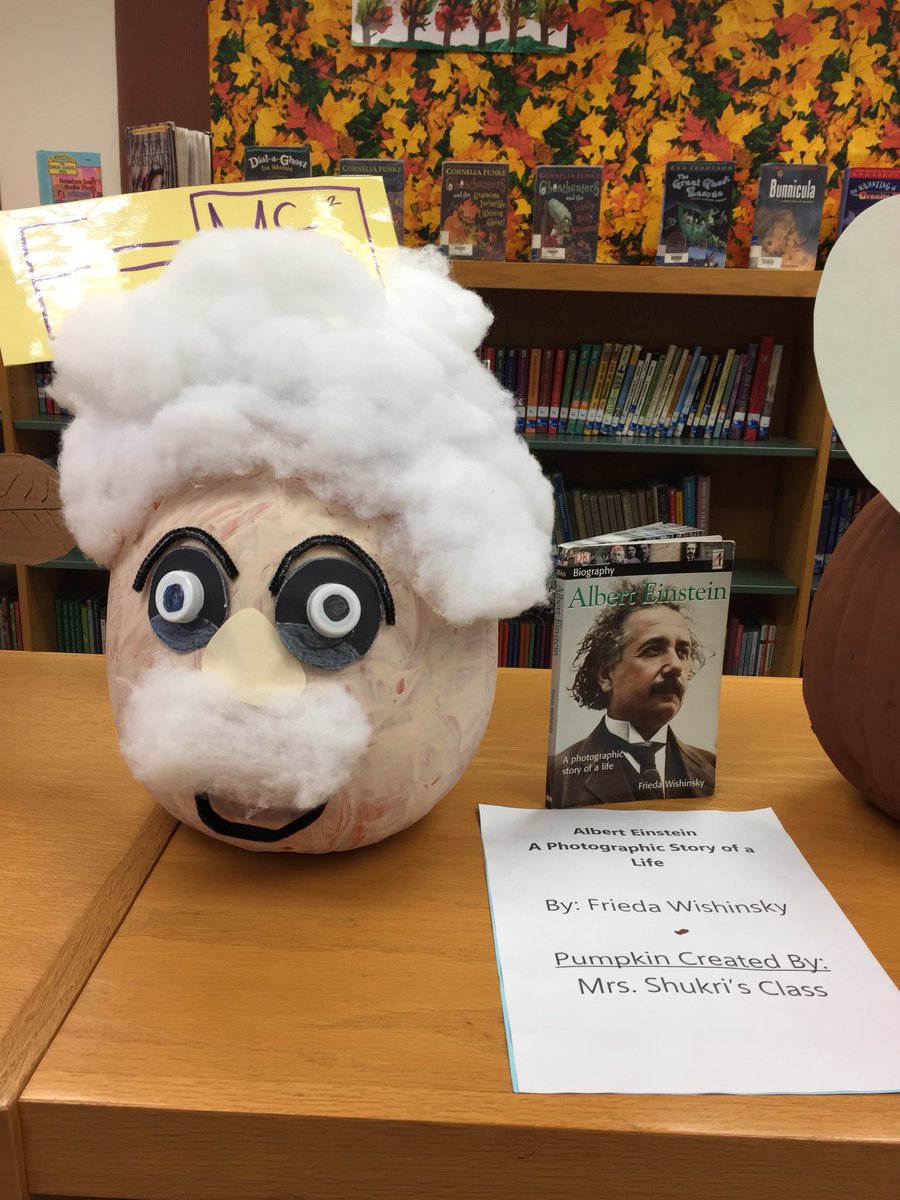 VeroHoyt's tweet photo. Love our Literacy Pumpkins! #turtlecreativity @Lhartses @sesseaturtles https://t.co/IYO19W12XF