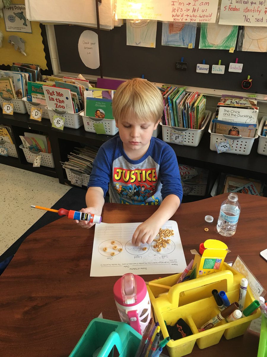 mrsgregory2nd's tweet image. Learning about matter and molecules this week. #science #solidliquidgas #WEareLakota #molecules  @SHAWNEE_ECS