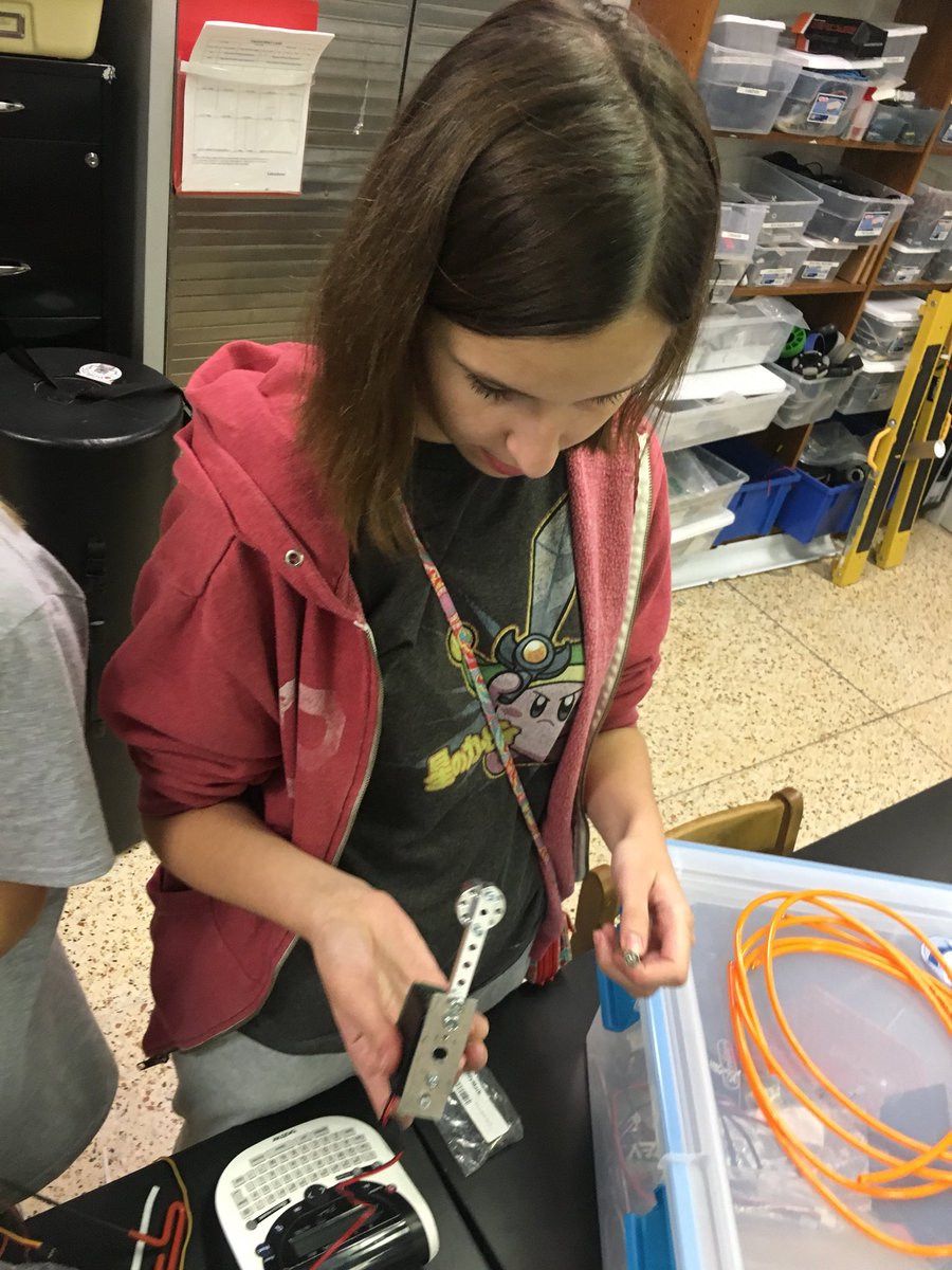 ftc4962archive's tweet image. Spaghetti, anyone? #wiringproblems