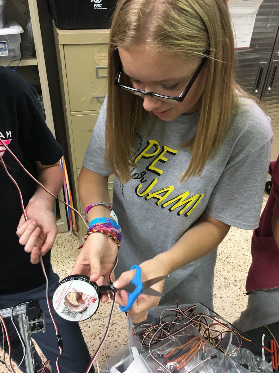 ftc4962archive's tweet image. Spaghetti, anyone? #wiringproblems