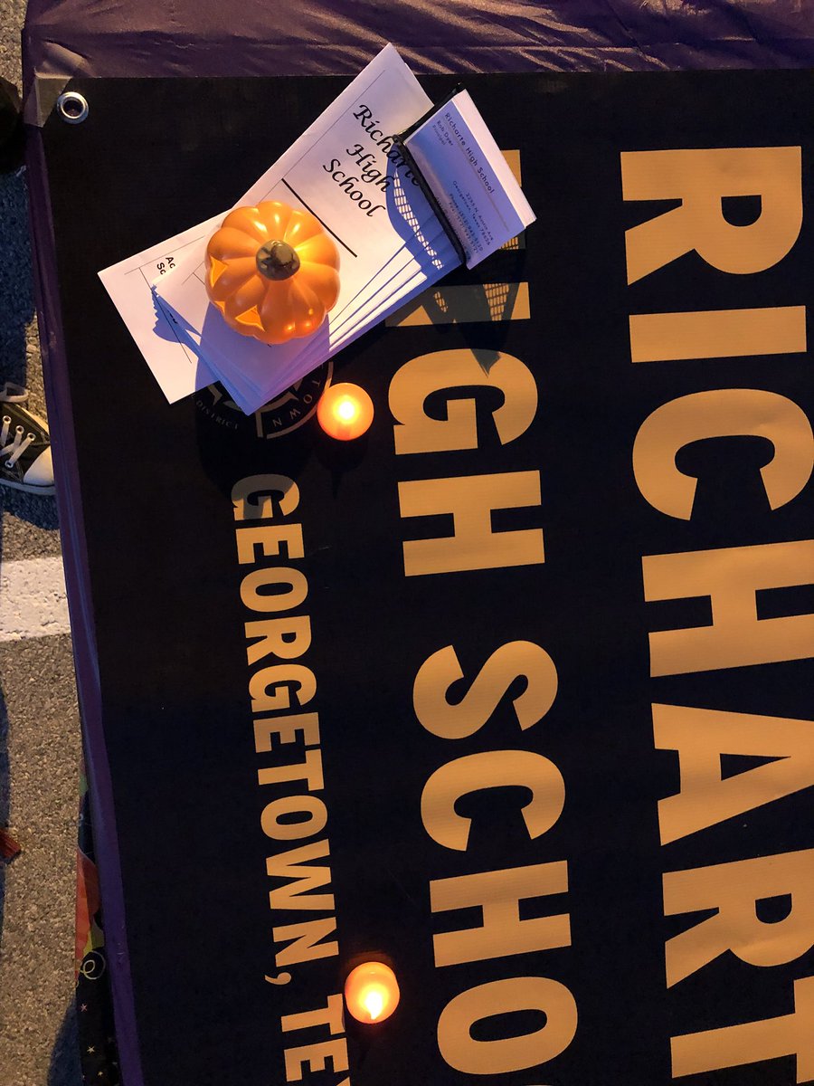 DyerrRob's tweet photo. Richarte Key Club volunteering at the Georgetown Halloween Carnival! https://t.co/n7hw6Nnx8d