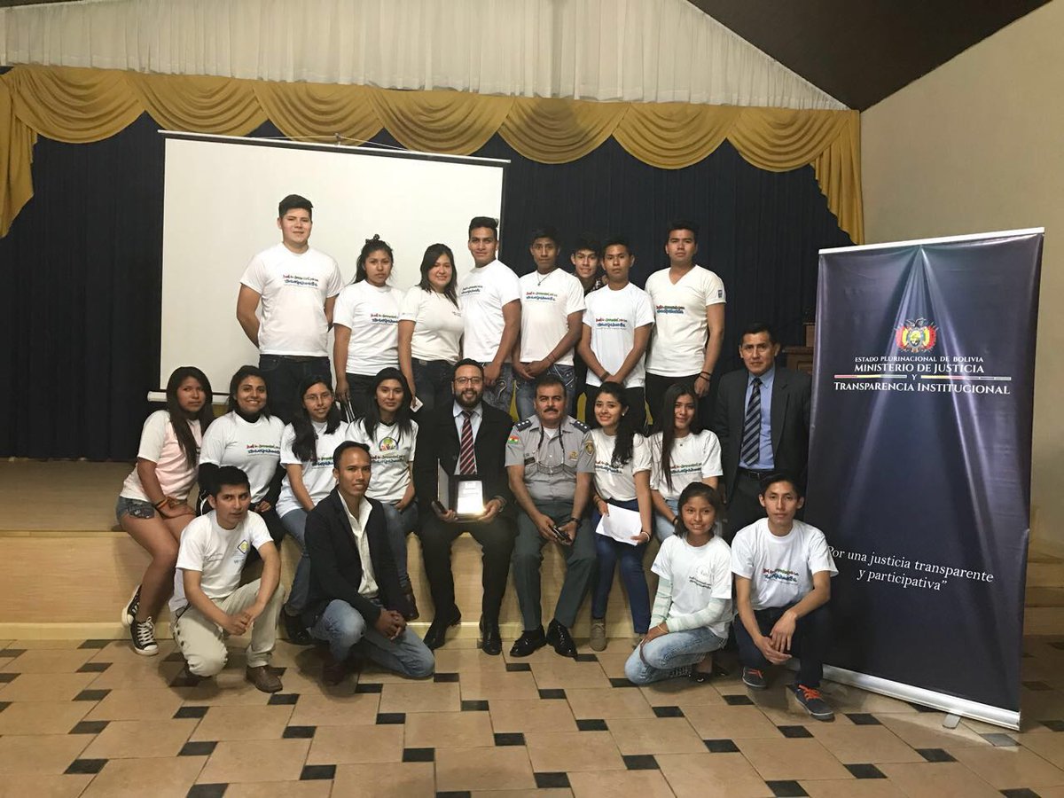 JusticiaBol's tweet photo. Jóvenes reciben información sobre legislación vigente de lucha contra la corrupción
https://t.co/LjWBSBiLNH
#EMI #ContraLaCorrupción https://t.co/V1JpPo2Dhq