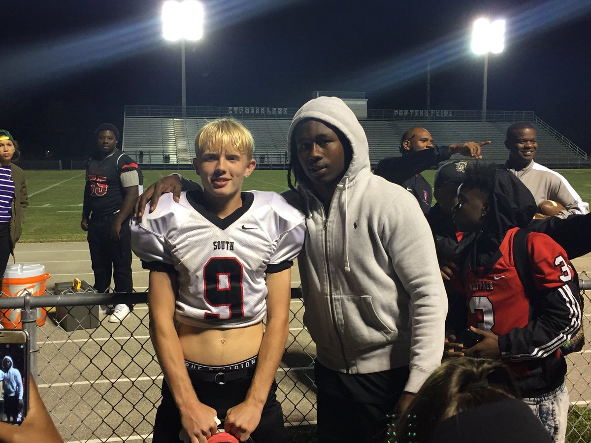 BrianMConn9's tweet photo. JV improve to 4-1 tonight over Cypress Lake! Pack great @sammywatkins witnessed the future @SouthFMHS #PackMentality https://t.co/m9QZumAAO2