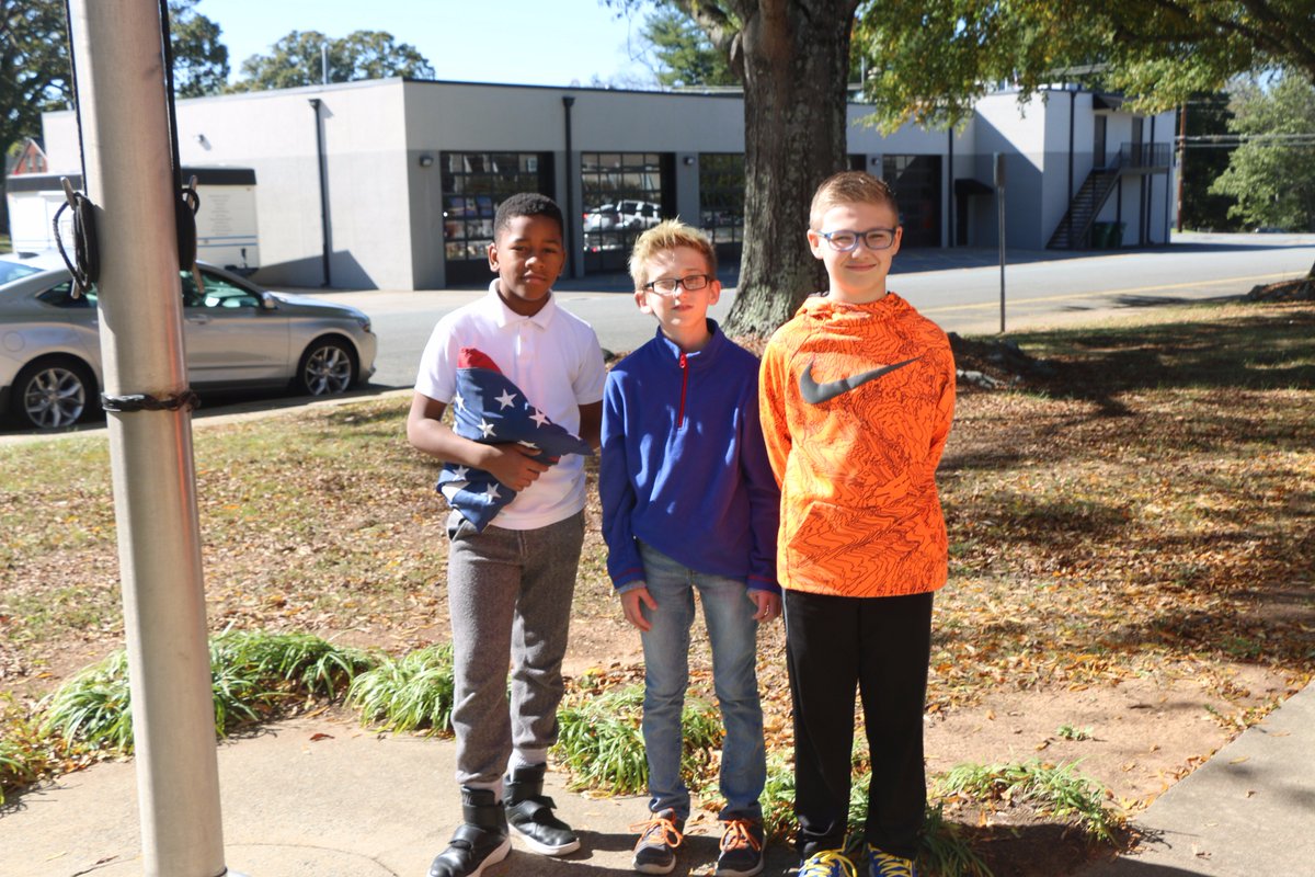 RuralHallSchool's tweet photo. Students demonstrating responsibility, part of our @RuralHallSchool PRIDE #ThanksStudents #USflag #NCflag #wsfcscv https://t.co/S6pSmacDG7