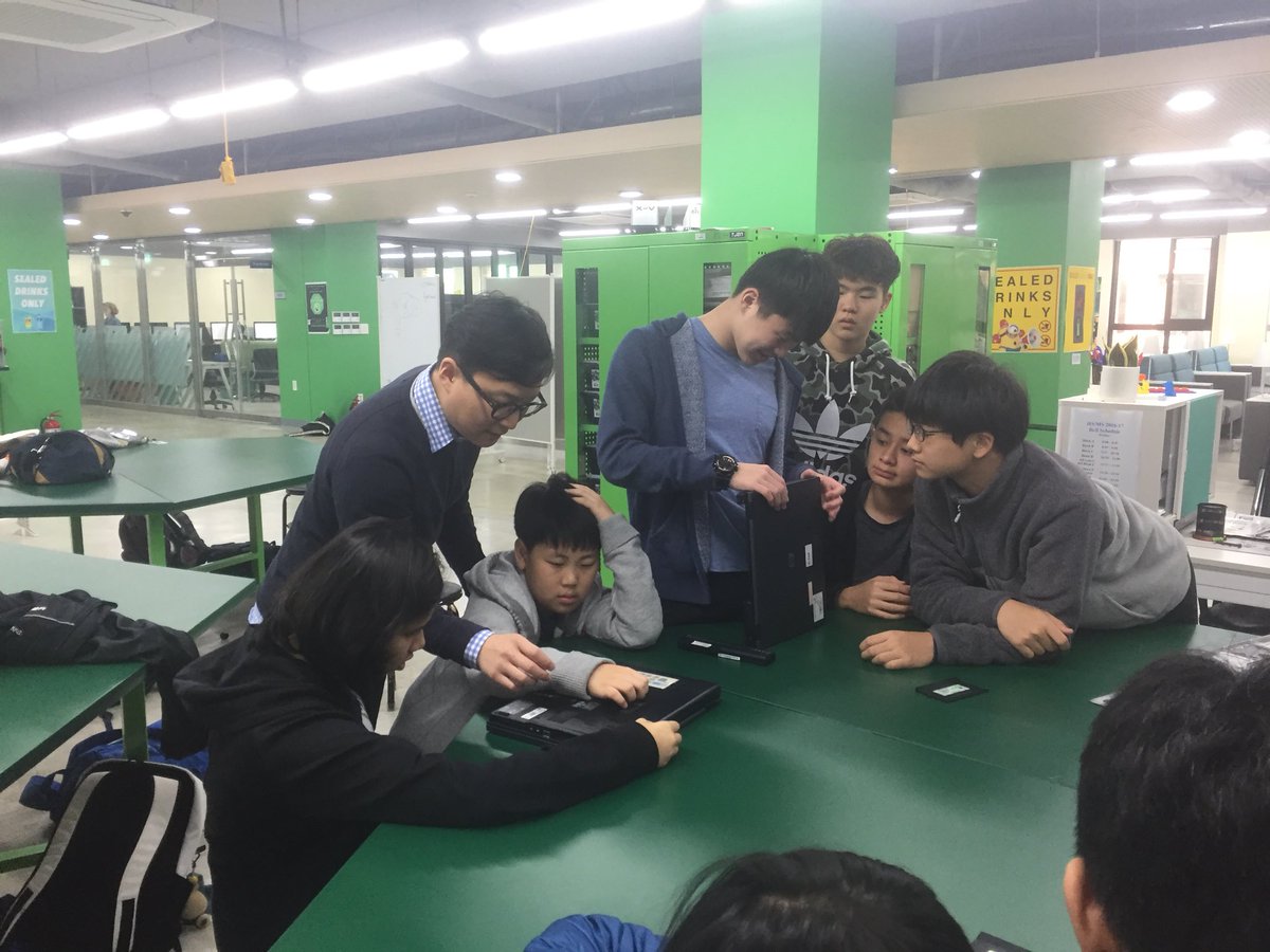 mabycraft's tweet photo. Taking apart computers w/ Mr Cho from IT. Student quote, βthis is so old and heavy.β #oldcomputers #computerrepair #edtech #it #kispride https://t.co/v3ilfLXjWK