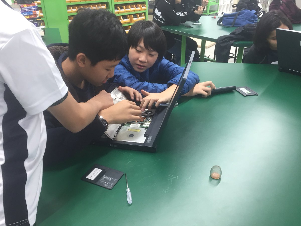 mabycraft's tweet photo. Taking apart computers w/ Mr Cho from IT. Student quote, βthis is so old and heavy.β #oldcomputers #computerrepair #edtech #it #kispride https://t.co/v3ilfLXjWK
