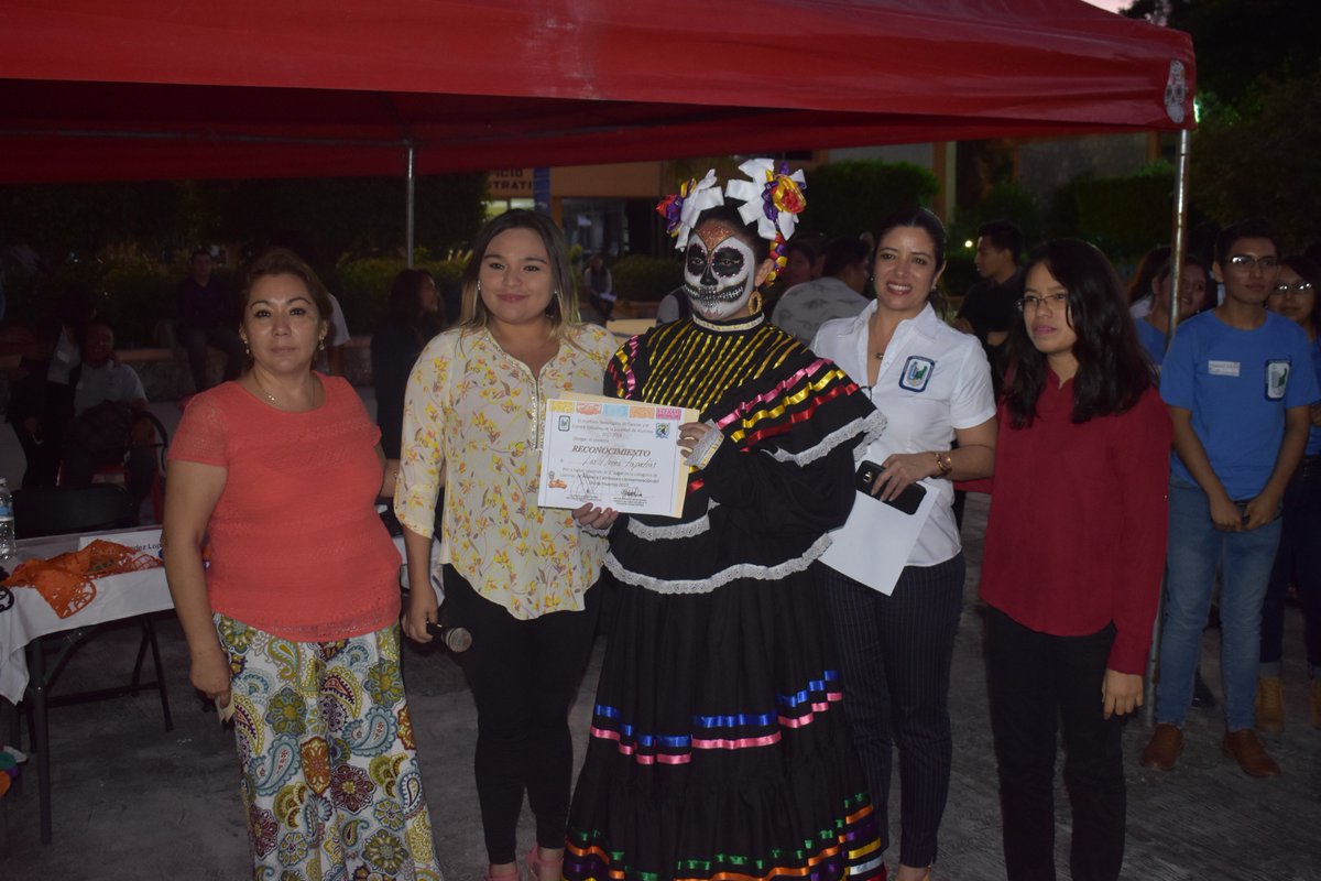 CONCURSO DE ALTARES Y CATRINAS 
FELICIDADES A LOS GANADORES LA CHINA POBLANA Y PIXANES