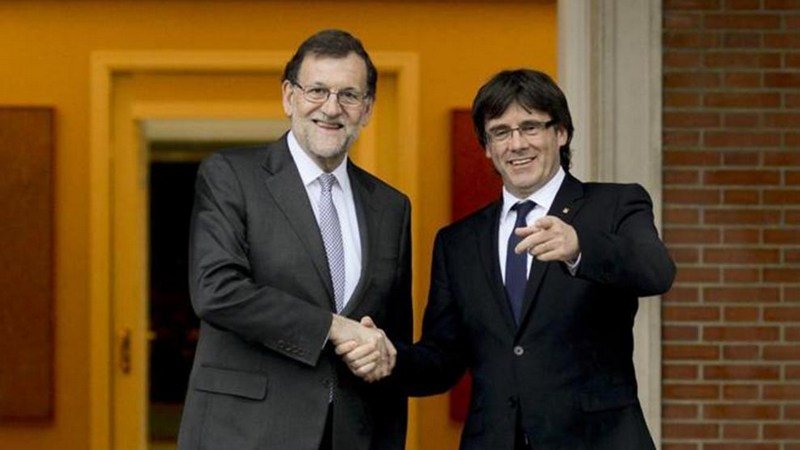 DigoYo_Es's tweet photo. "¡Disculpen! Pero... ¿Y si todo fuera un Paripé en el tema Catalán?" por @Esparroqui https://t.co/uTu4cFsiEd https://t.co/kjw9r9tip8