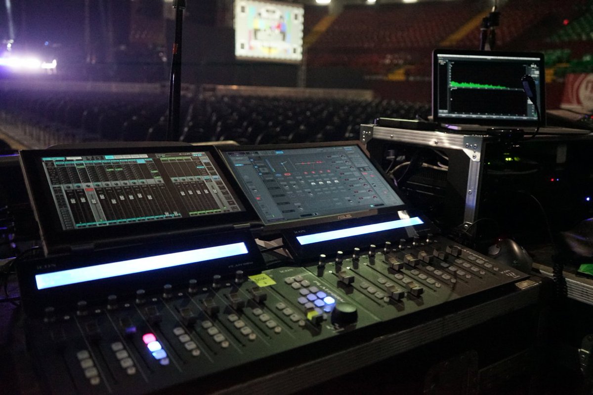 FabPiazzini's tweet photo. Fantastic portable @WavesAudioLtd #LV1 rig @digigrid #MGB #IOC #extremeserver @davidbisbal #HijosDelMarTour2017 #panama #latam #foh https://t.co/FFIcwJtD81