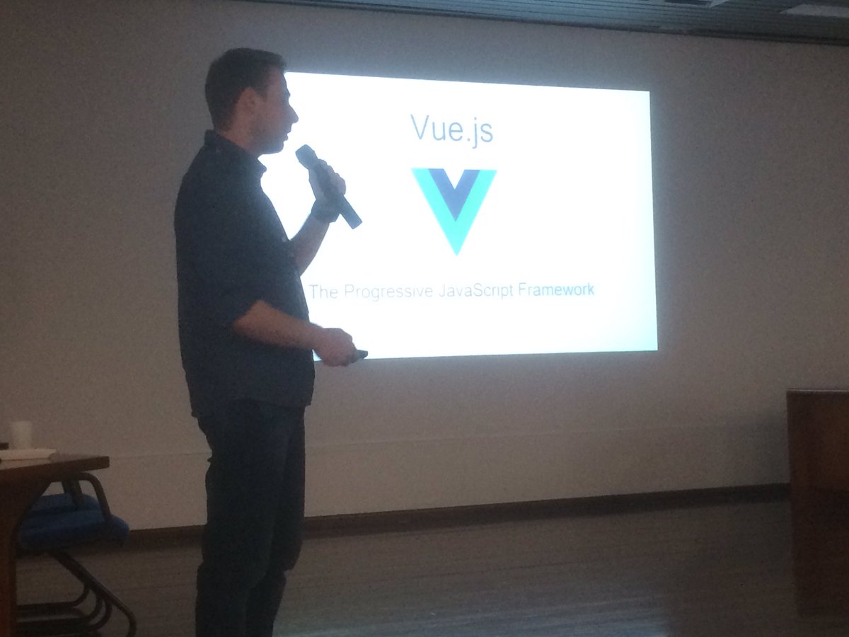 diracijunior's tweet photo. Baby Steps de #Vue com Oelton Kamchen no #CWITechTalks @CWISoftware https://t.co/INEPcA5x4o