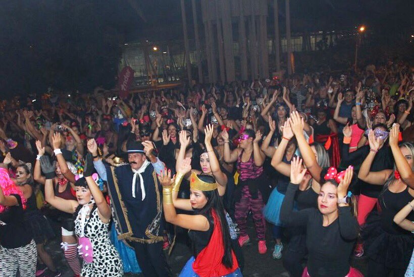 INDERMEDELLIN's tweet photo. Nos tomamos la Plazoleta Suramericana para vivir el Festival de Aeróbicos con disfraces 🎃🎃👻👻 https://t.co/GvZsj0XhPe