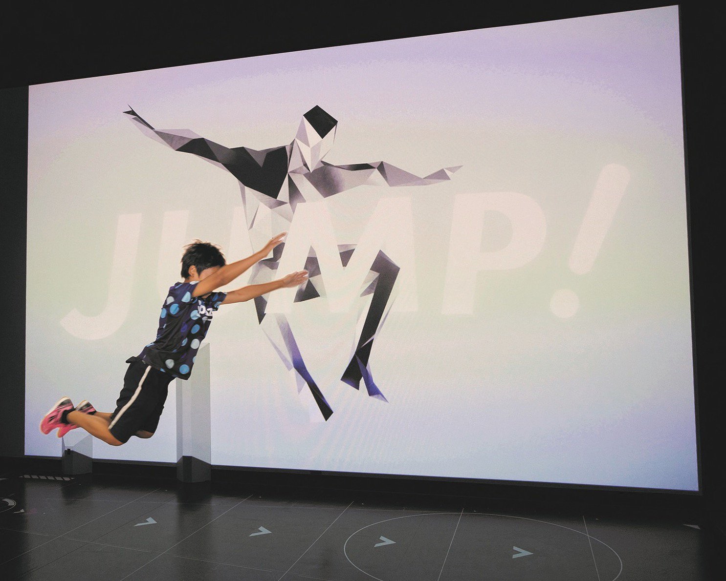 福岡市科学館 公式 最近おもいっきりジャンプすることってありましたか ジャンプする時 私達の体では 骨 関節 筋肉の連携プレーが行われています 自分や他の人の体はどんな動きをしているのでしょう 5階基本展示室 ジャンプ でみてみません