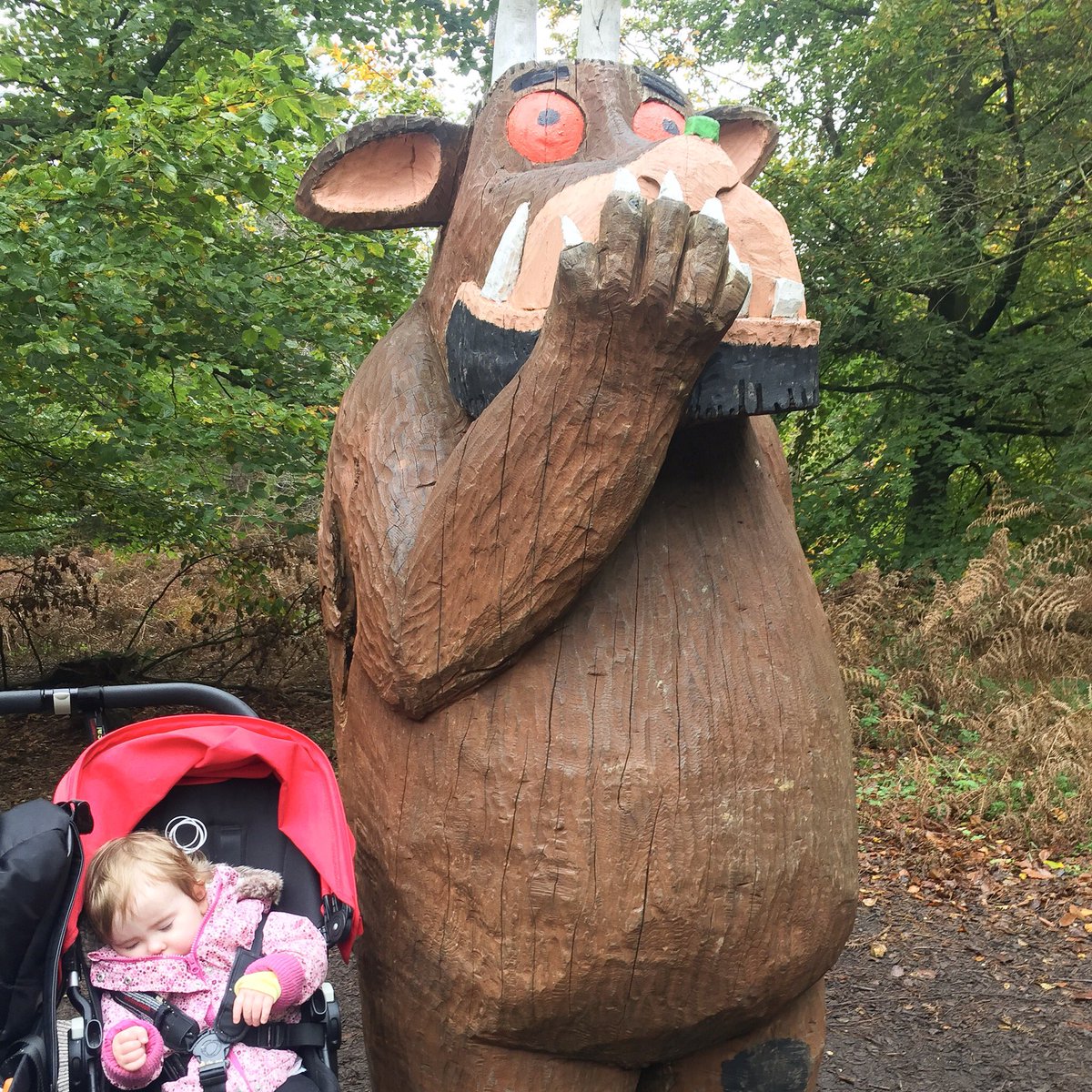 LifeLittleToes's tweet image. We took a stroll through the deep dark woods,look who we found.Orla was not so bothered#gruffalospotters #gruffalospotting #gruffalotrail