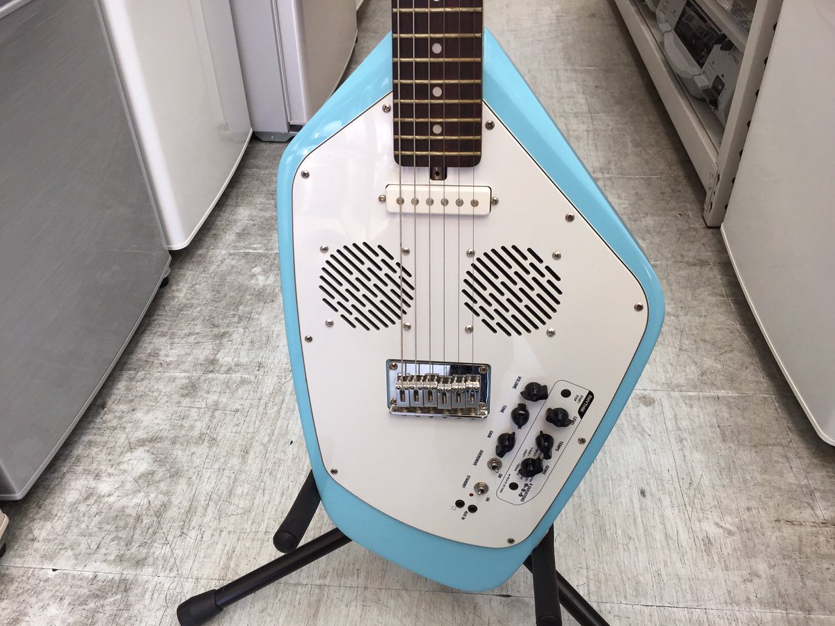 本日は1960年代に登場したVOXのPhantomギターが名前をAPACHEと改め復刻