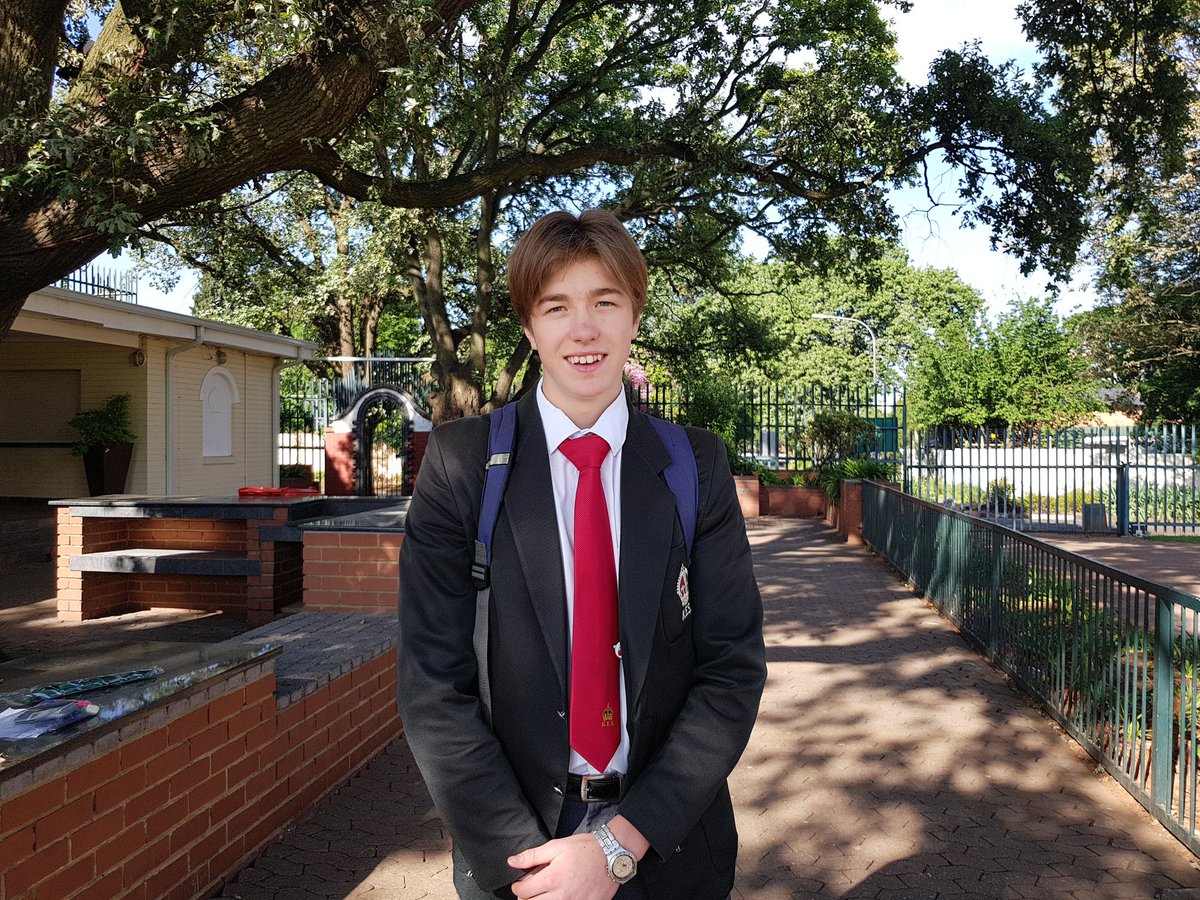 KingEdVIISchool's tweet photo. #RedMatrics @KingEdVIISchool #OBA tie hand over welcome to #RedArmyOBA https://t.co/oCkSoqlQg9