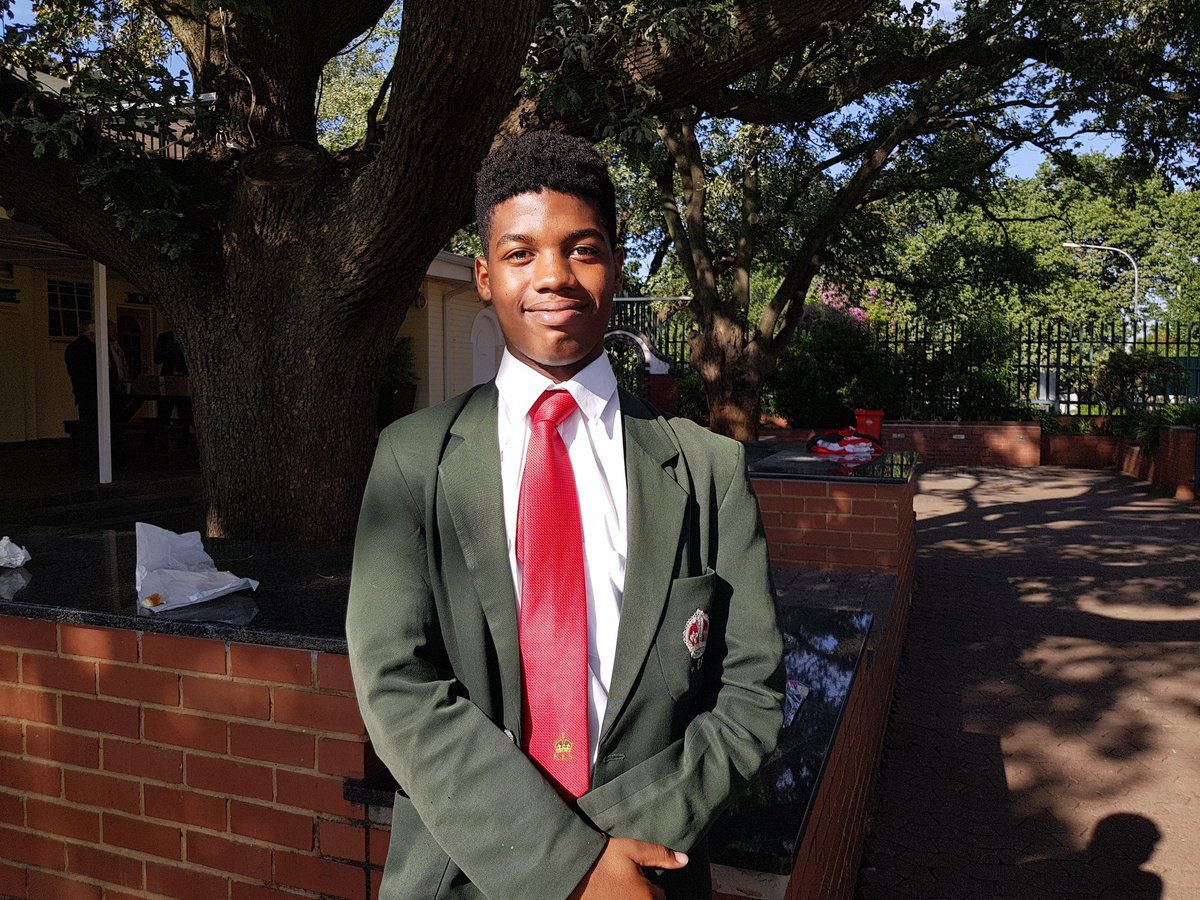 KingEdVIISchool's tweet photo. #RedMatrics @KingEdVIISchool #OBA tie hand over welcome to #RedArmyOBA https://t.co/oCkSoqlQg9